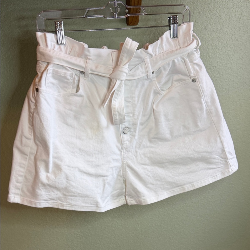 LOFT White Paperbag Waist Shorts – Size 8 (29)